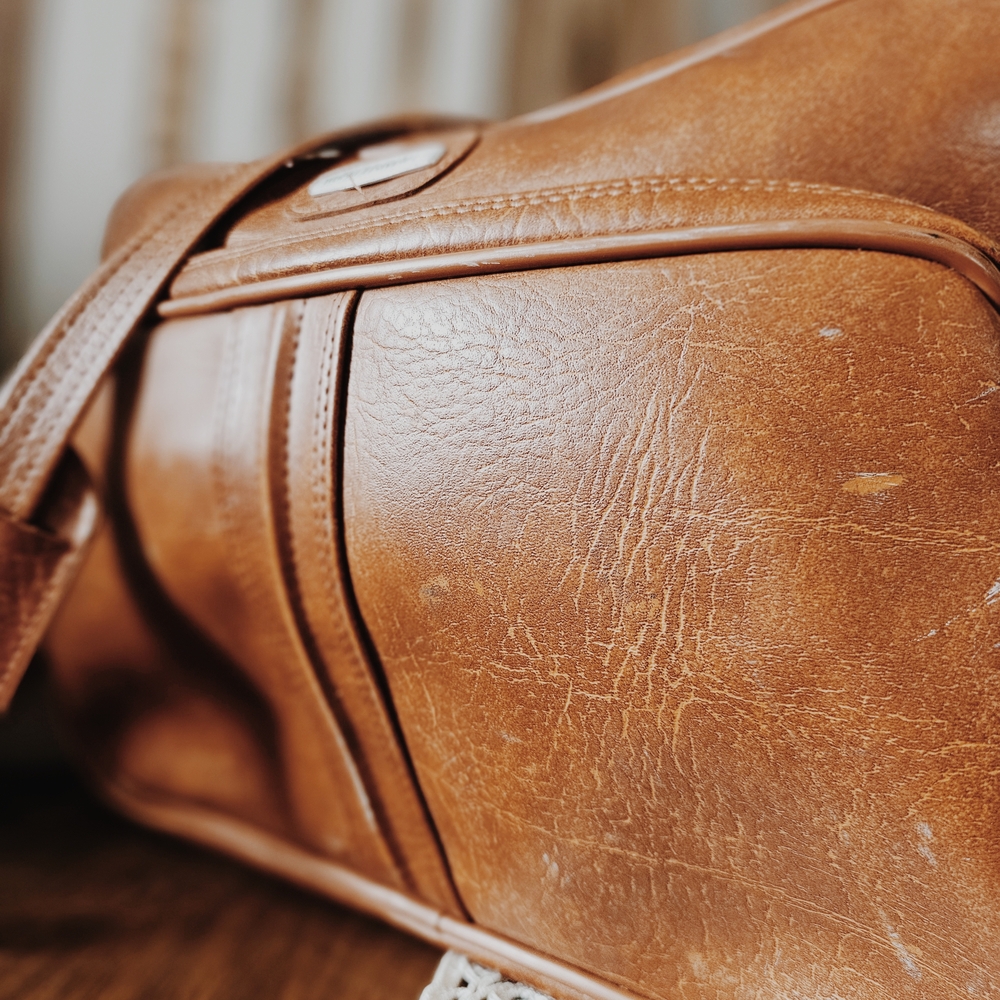 Vintage World Traveler Brown Leather Carry On Luggage - Picture 3 of 11